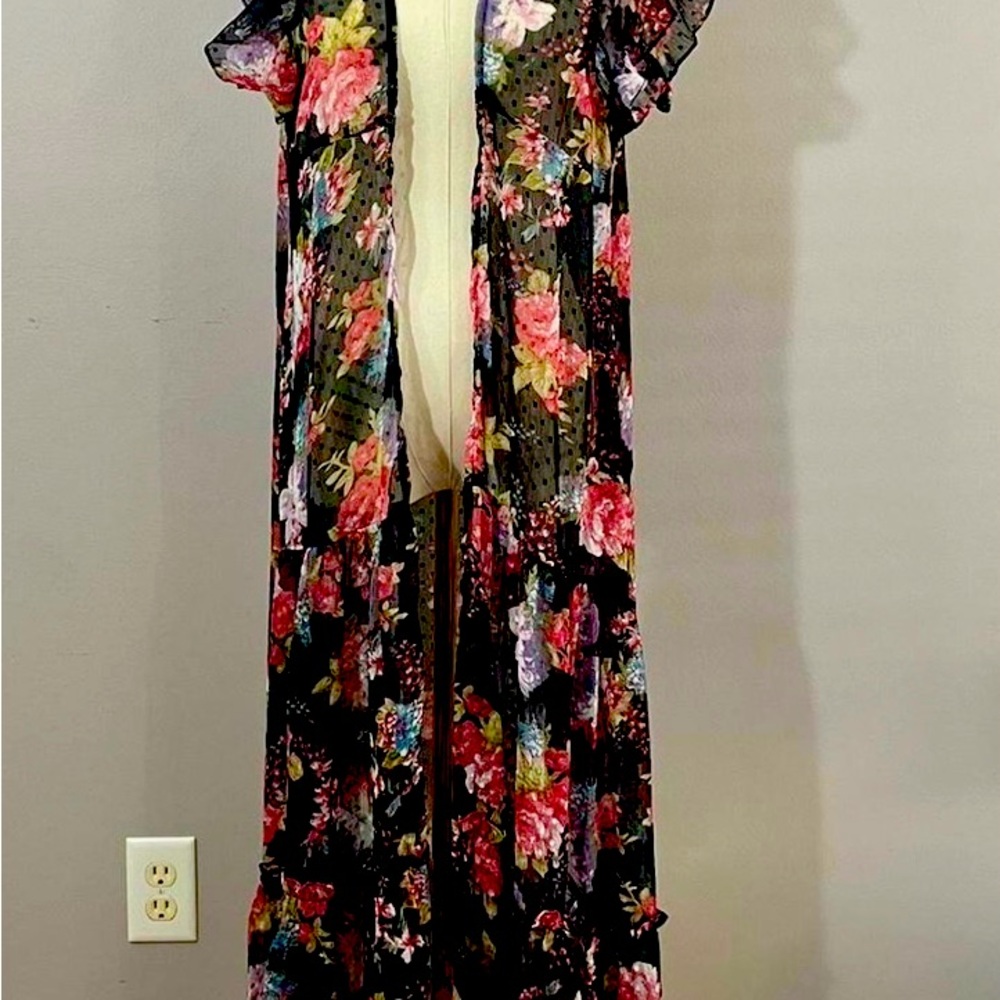 🌺 BETSEY JOHNSON sheer floral kimono. Romantic, sexy beautiful ❤️